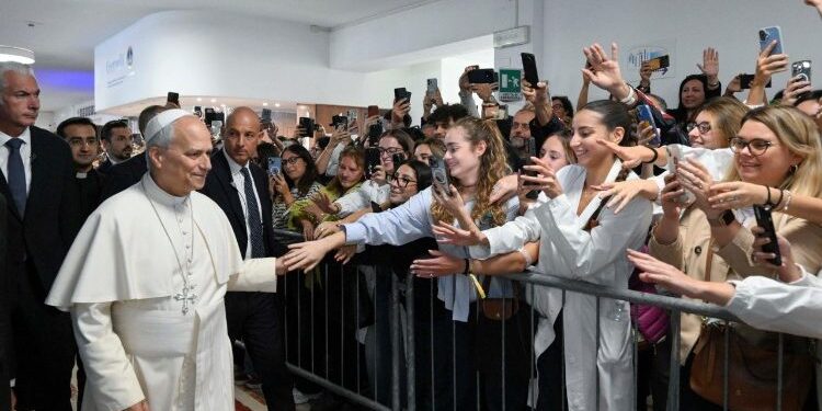 Papa entrando do hospital